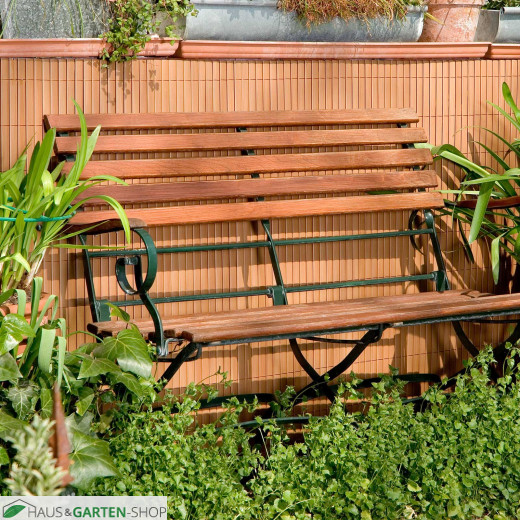 Balkonsichtschutzmatte Rolle Braun - Anwendung im Garten
