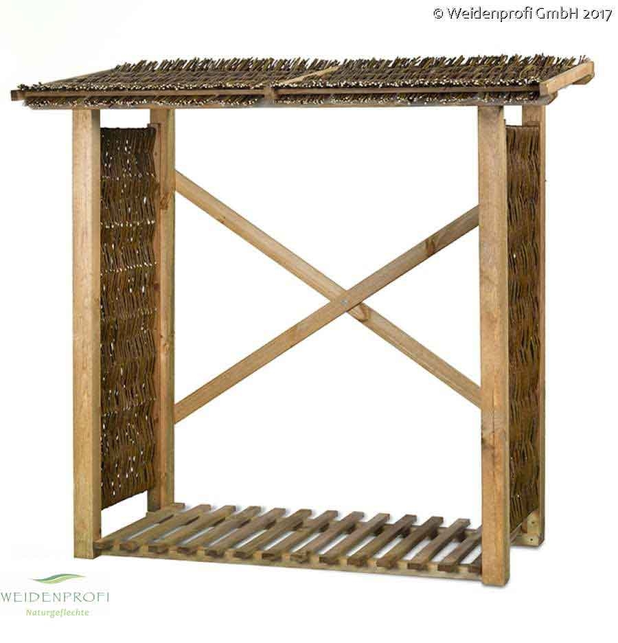 Kaminholzregal aus Weidengeflecht
